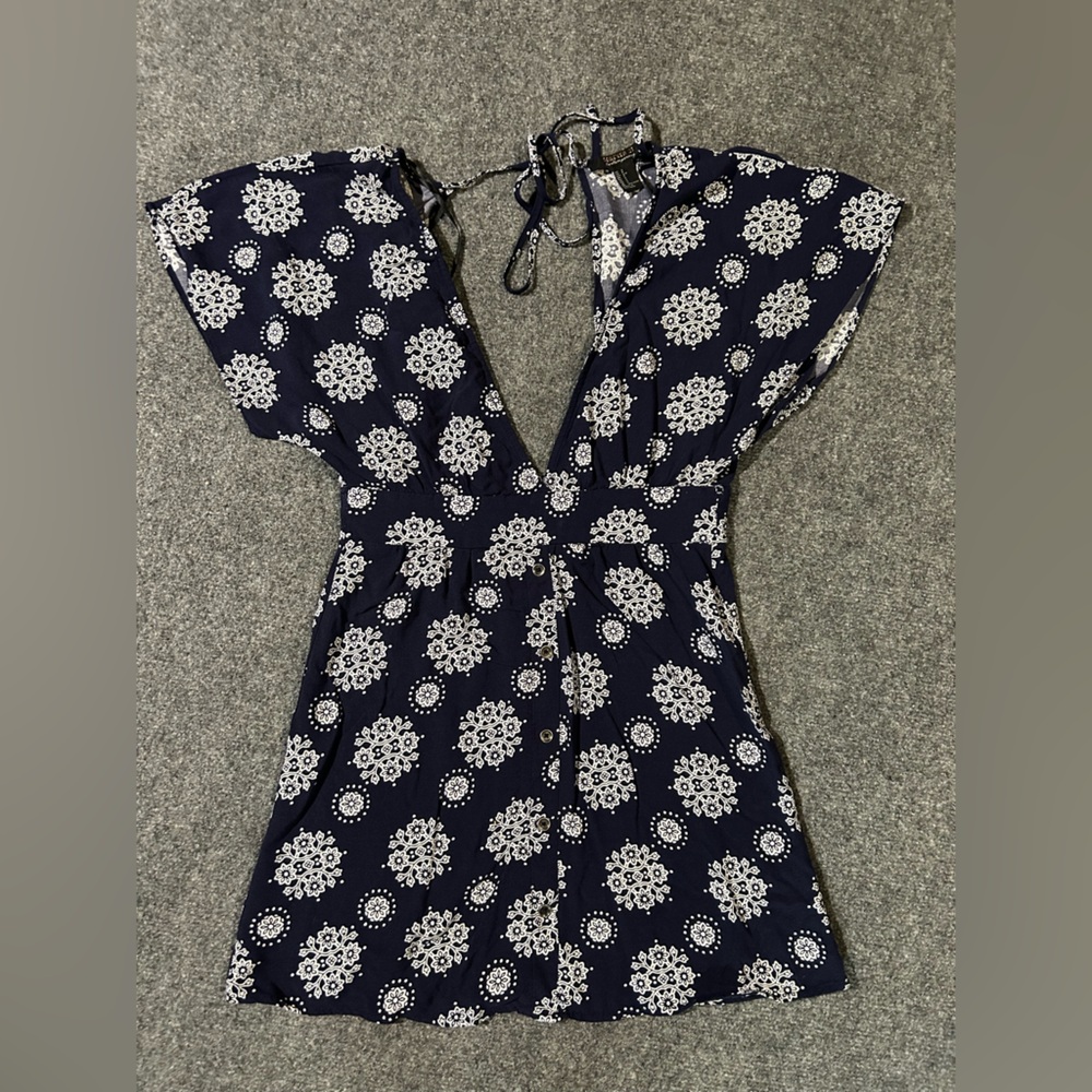 Forever 21 Blue and White Cap Sleeve Tie Front Blouse